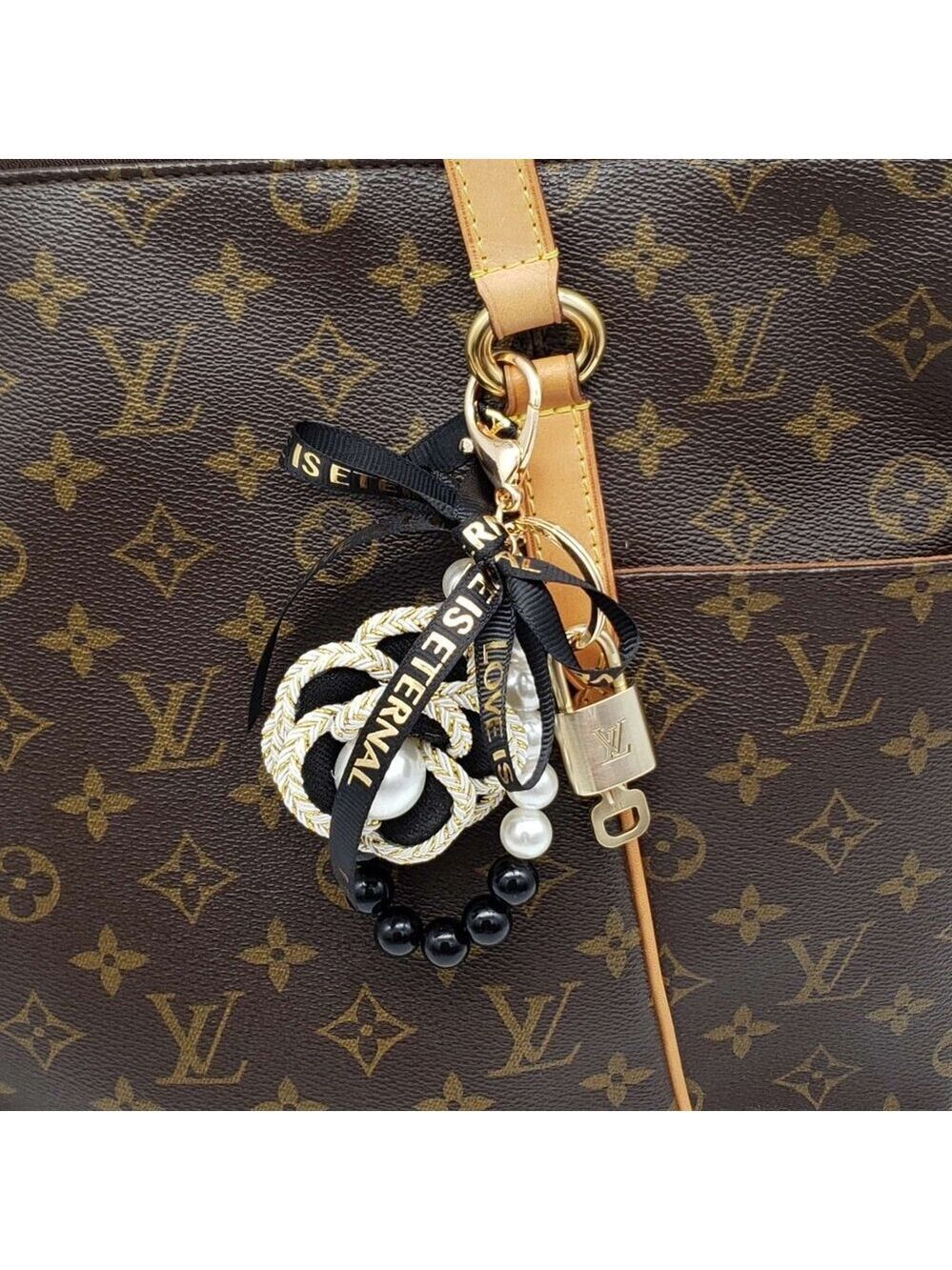 Louis Vuitton Gold Padlock 🔒 Key Set Authentic LV w/ Unbranded Flower Keychain